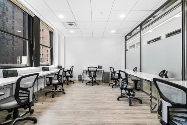 Team room and desk space available to EONY virtual office members near Penn Station